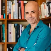 Demasiado lejos: Eduardo Sacheri y una mirada in�dita sobre la Guerra de Malvinas