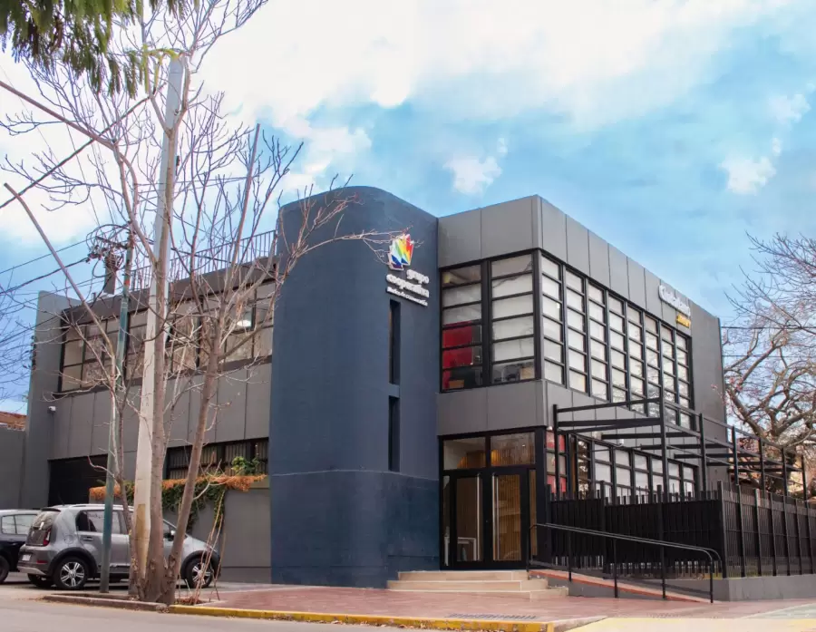 El renovado edificio del Grupo Cooperativa alberga al diario Ciudadano News, Ciudadano News Radio y la Coope 102.7