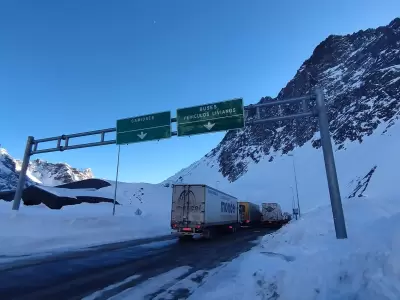 Camiones pasando a Chile/