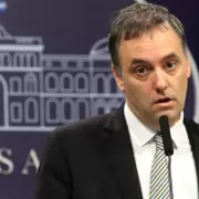 Sobre el anuncio de Adorni por los extranjeros: "Fulbito para la tribuna"