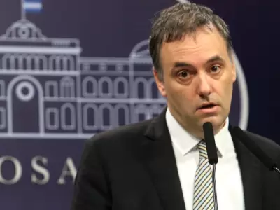 Manuel Adorni llam� la atenci�n de la poblaci�n con posibles cambios en el r�gimen migratorio argentino.