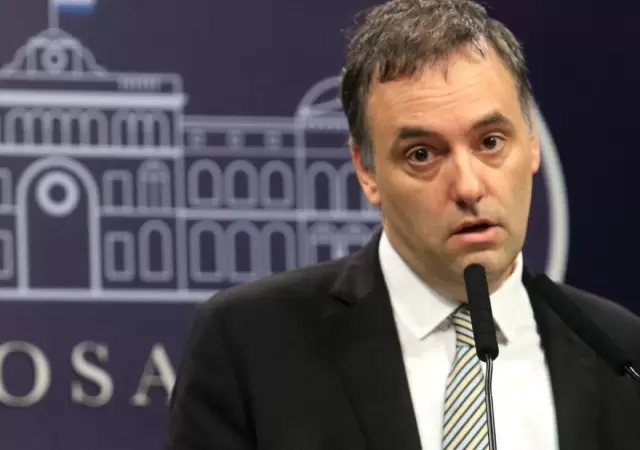 Manuel Adorni llam� la atenci�n de la poblaci�n con posibles cambios en el r�gimen migratorio argentino.