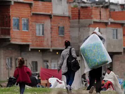 El documento expone que la riqueza cada vez se acula en menos manos.