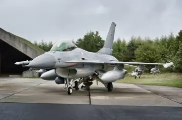 Uno de los 24 F-16 MLU adquiridos a Dinamarca