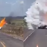 Video impactante! Un camin explot en plena ruta dejando tres heridos