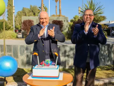 El Presidente del Consejo Directivo, doctor Emilio Luis Magnaghi Soler, festejando los 85 a�os de la empresa.
