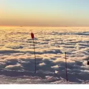 Alguna vez imaginaste surfear sobre las nubes? Bueno, un argentino lo hizo