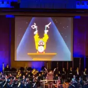 El teatro de la Escuela Hogar Eva Pern recupera su esplendor con Looney Tunes