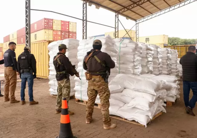 Cae en Paraguay el mayor cargamento de cocana de la historia