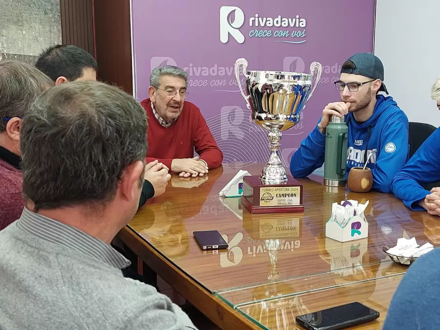 El intendente Ricardo Mansur recibi al plantel de Rivadavia.