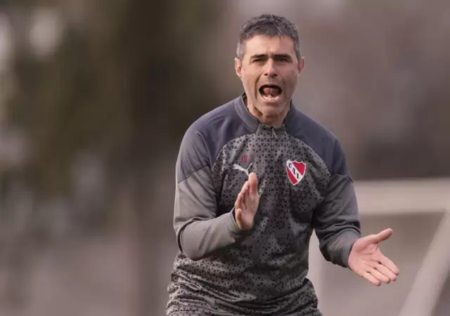 Julio Vaccari, DT del Rojo