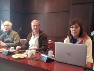 Flix Nallim, Marcelo Codn y Sandra Abdo, en la sede de la Caja de Previsin para Profesionales de la Salud Mendoza.