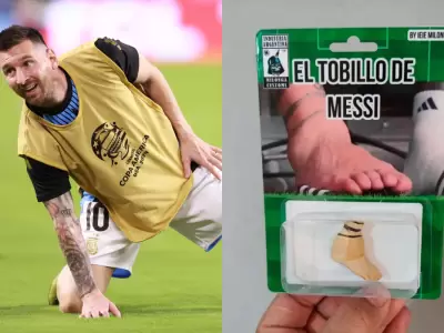 Se trata de un llavero con el tobillo hinchado de Lionel Messi.