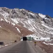 Cerr el paso Cristo Redentor por la cantidad de autos que intentaban cruzar a Chile