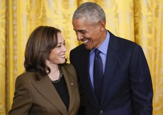 Kamala Harris y Barack Obama.
