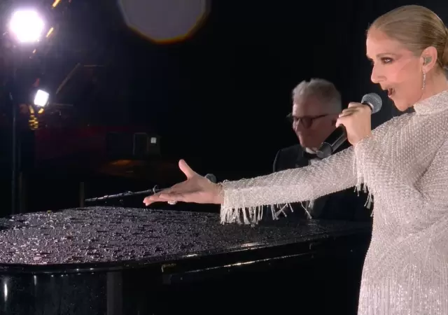 Celine Dion la rompi cantando emulando a Edith Piaff en la ceremonia inaugural/