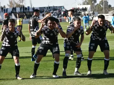 El festejo tras el segundo gol de Luis Silba