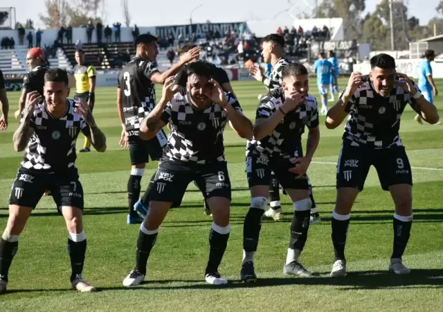 El festejo tras el segundo gol de Luis Silba