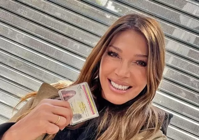 Catherine Fulop vot en la embajada venezolana en Argentina