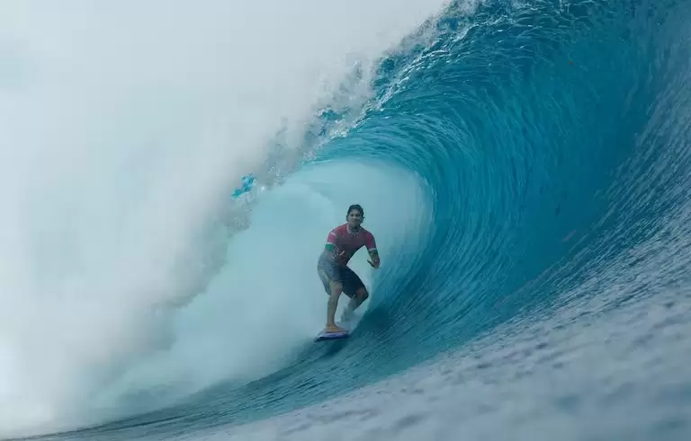 Gabriel Medina sobre la ola