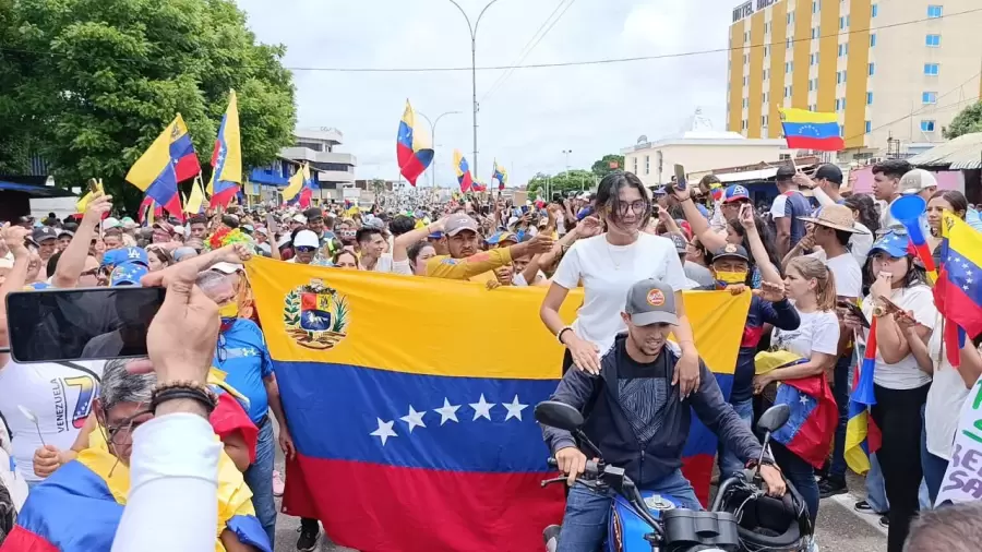 Opositores a Maduro salieron a las calles