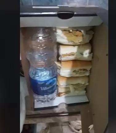 Llev milanesas al cine en una caja de zapatillas.