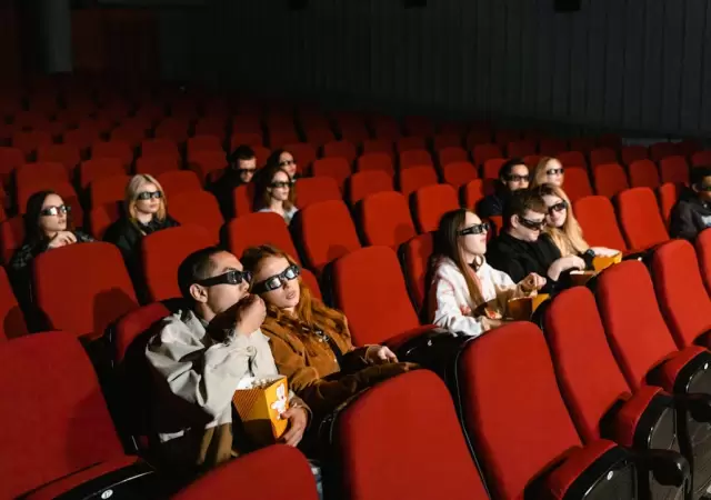 TikToker llev una milanesa al cine y es furor en la plataforma.