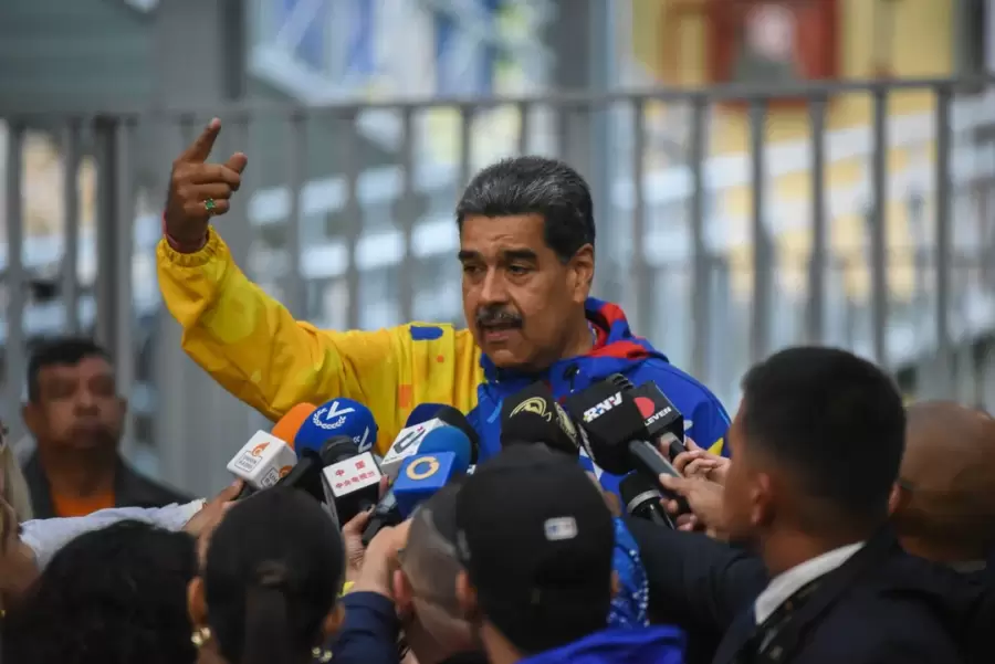 Maduro con la prensa adicta