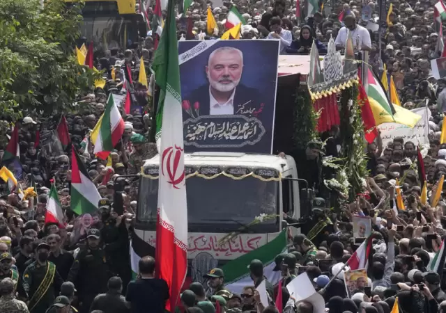 Ismail Haniyeh mientras era despedido en una multitudinaria marcha fnebre en Tehern