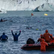 Un bellsimo glaciar de la Patagonia ser sede de una competencia extrema de natacin