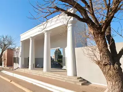 Ingreso al cementerio donde se cometi la profanacin.