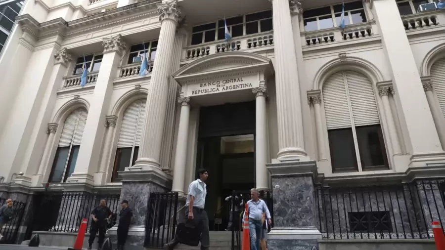 El límite para el canje de billetes sin blanqueo es de 100.000 dólares
