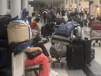 Muchos extranjeros y libaneses que residen fuera de su pas esperan poder abandonar el pas.