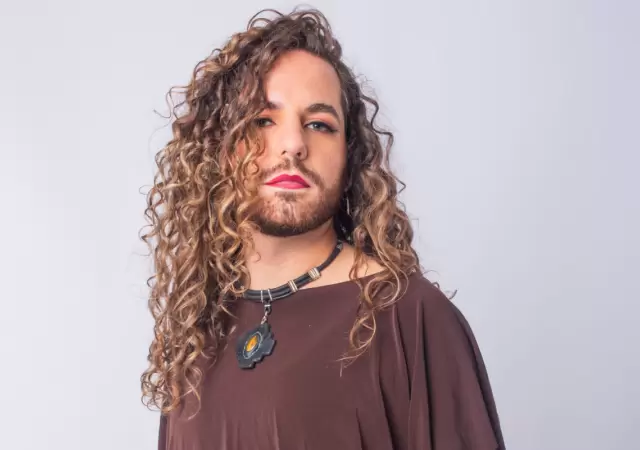 Es la primera cantante trans no binarie de folklore que ha llegado al Pre-Cosqun.