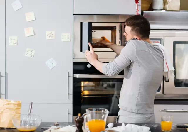 Hay seis alimentos que no hacen buenas migas con el microondas: cules son?