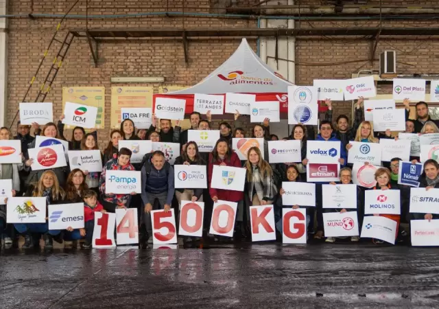 Manos a la Olla! Un mar de solidaridad llen ms de 69.000 platos