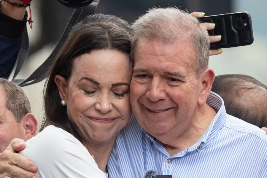 Edmundo Gonz�lez Urrutia y su socia pol�tica Corina Machado