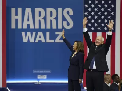 Kamala Harris y Tim Walz se subieron al escenario al ritmo de Beyonc