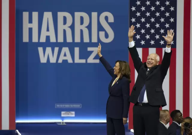 Kamala Harris y Tim Walz se subieron al escenario al ritmo de Beyonc