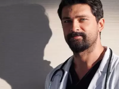 Onur Tuna en Doctor Milagro.