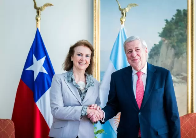 Diana Mondino y Alberto van Klaveren, cancilleres de Argentina y Chile