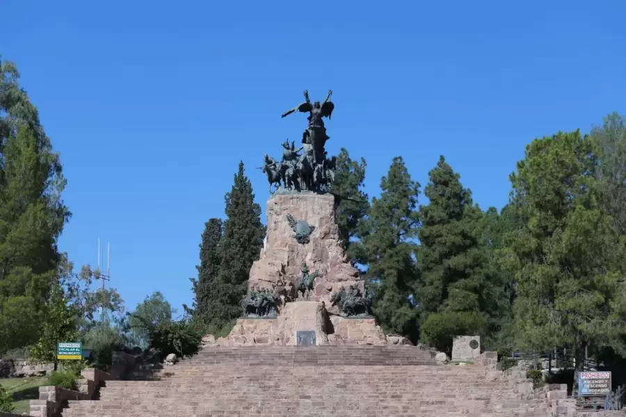 Cerro de la Gloria, cono turstico de Mendoza