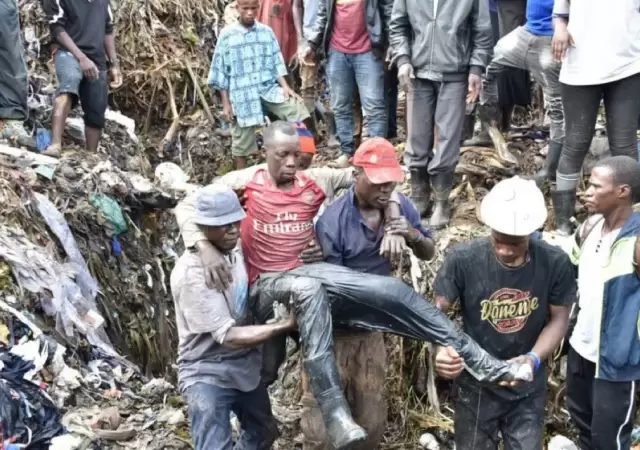 Avalancha de basura deja al menos 17 muertos y caos en Uganda