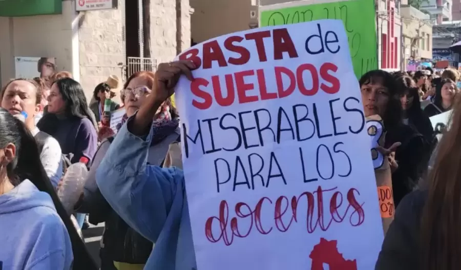 Docentes con bajos sueldos