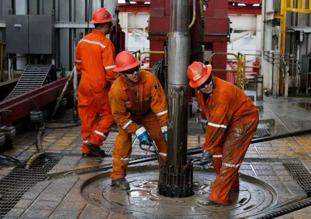 Las explotaciones petroleras y mineras mantienen las fuentes de trabajo. (Foto: web)