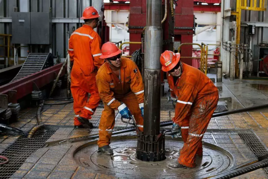 Las explotaciones petroleras y mineras mantienen las fuentes de trabajo debido al tipo de actividad. (Foto: web)