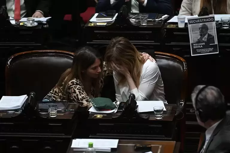 "Todava guardo una botella con agua, de la que bebi el hombre que me viol" (Lilia Lemoine)