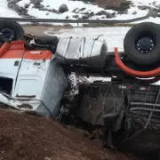 Se descompens un camionero y desbarranc en alta montaa