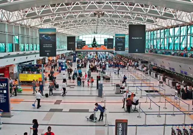 Aumentan los controles sanitarios en aeropuertos.