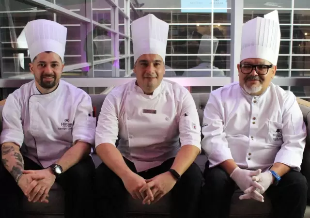 Los chefs responsables de la alta cocina del evento.